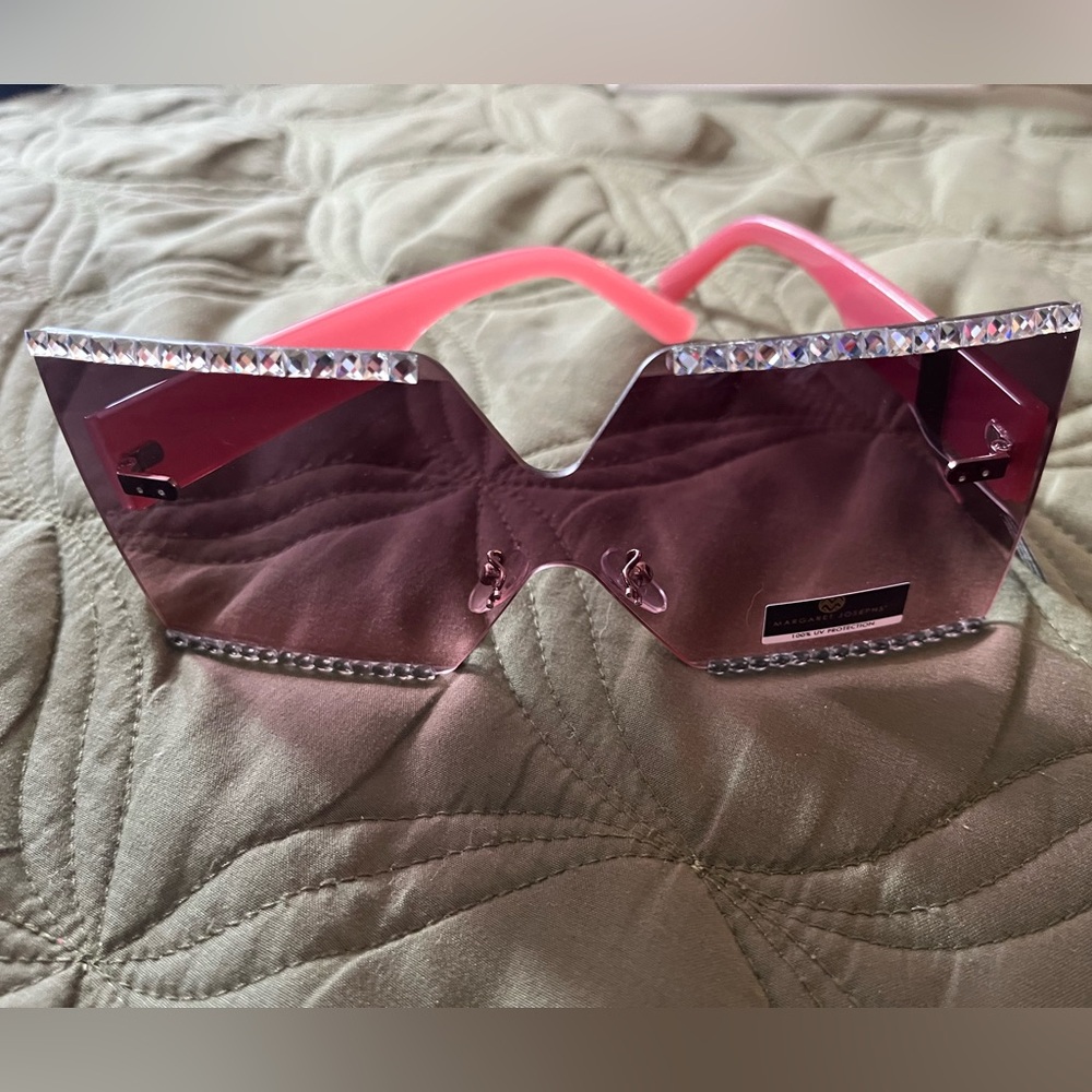 Chic Margaret Josephs Sunglasses